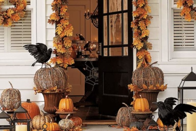 Porte d'entrée décoré pour Halloween