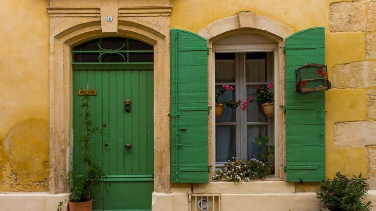 Porte d'entrée : pourquoi le PVC est le plus adapté aujourd'hui ?