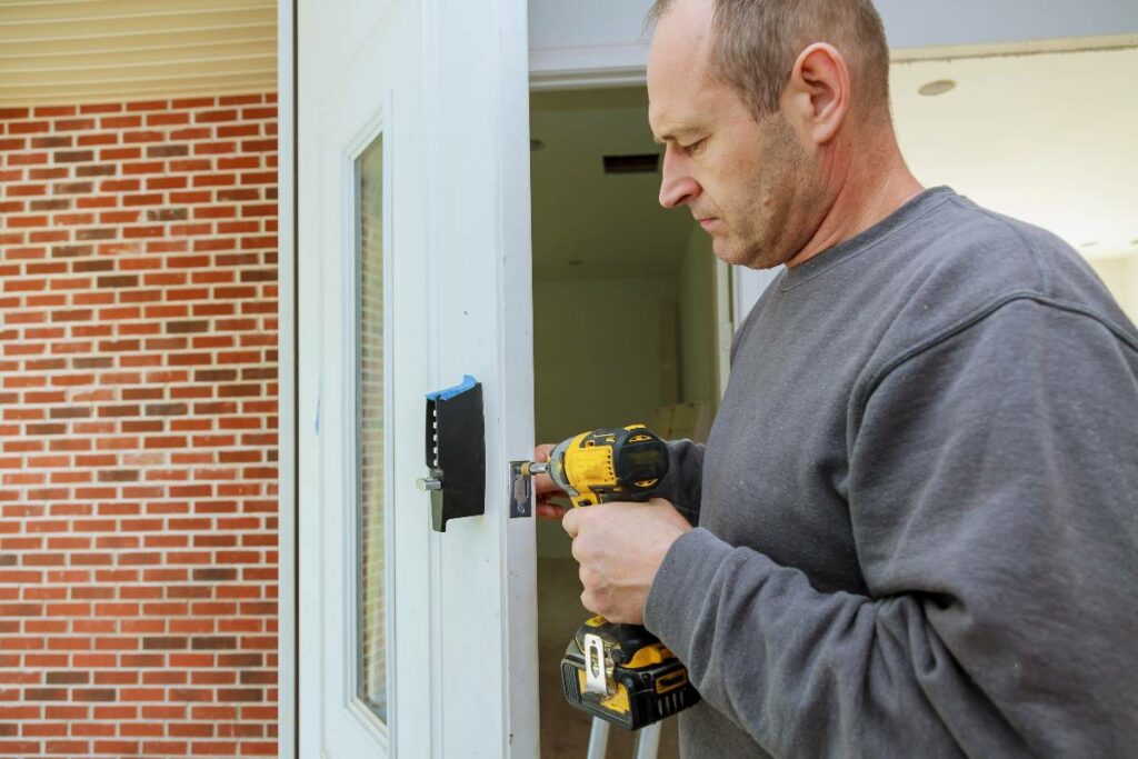 installation serrure porte logement