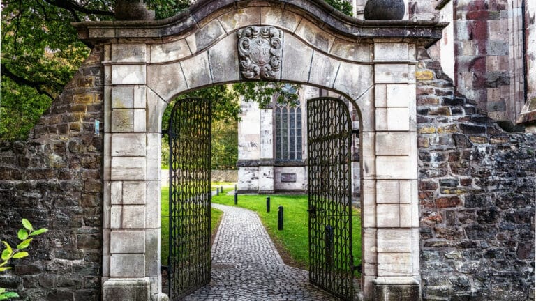 Pourquoi choisir un portail aluminium pour votre maison ?